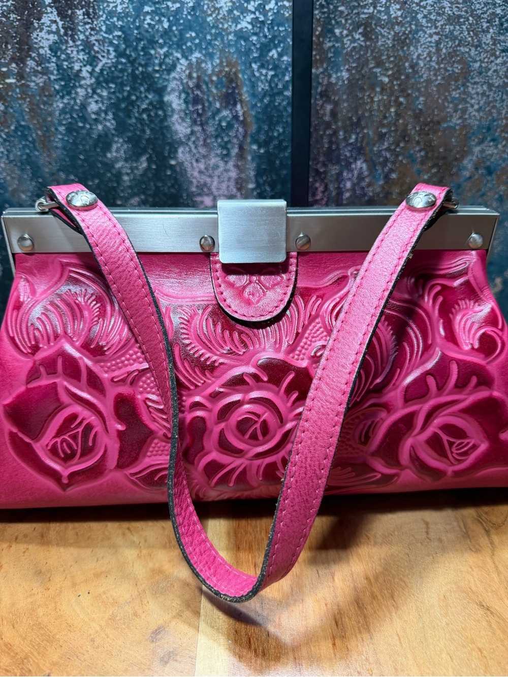 Patricia Nash Barbiecore 2010s Ferrara Pink Rose Tooled Leather Frame Satchel - Picture 4 of 16